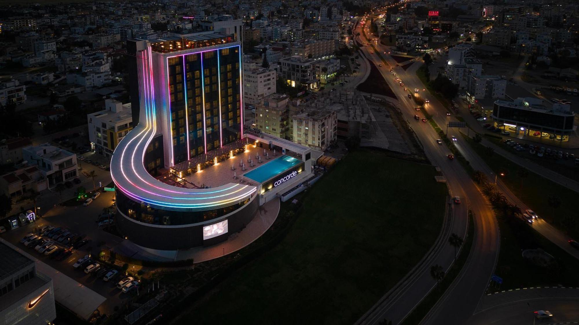 Concorde Tower Hotel & Casino Nicosia Exterior foto The hotel at night